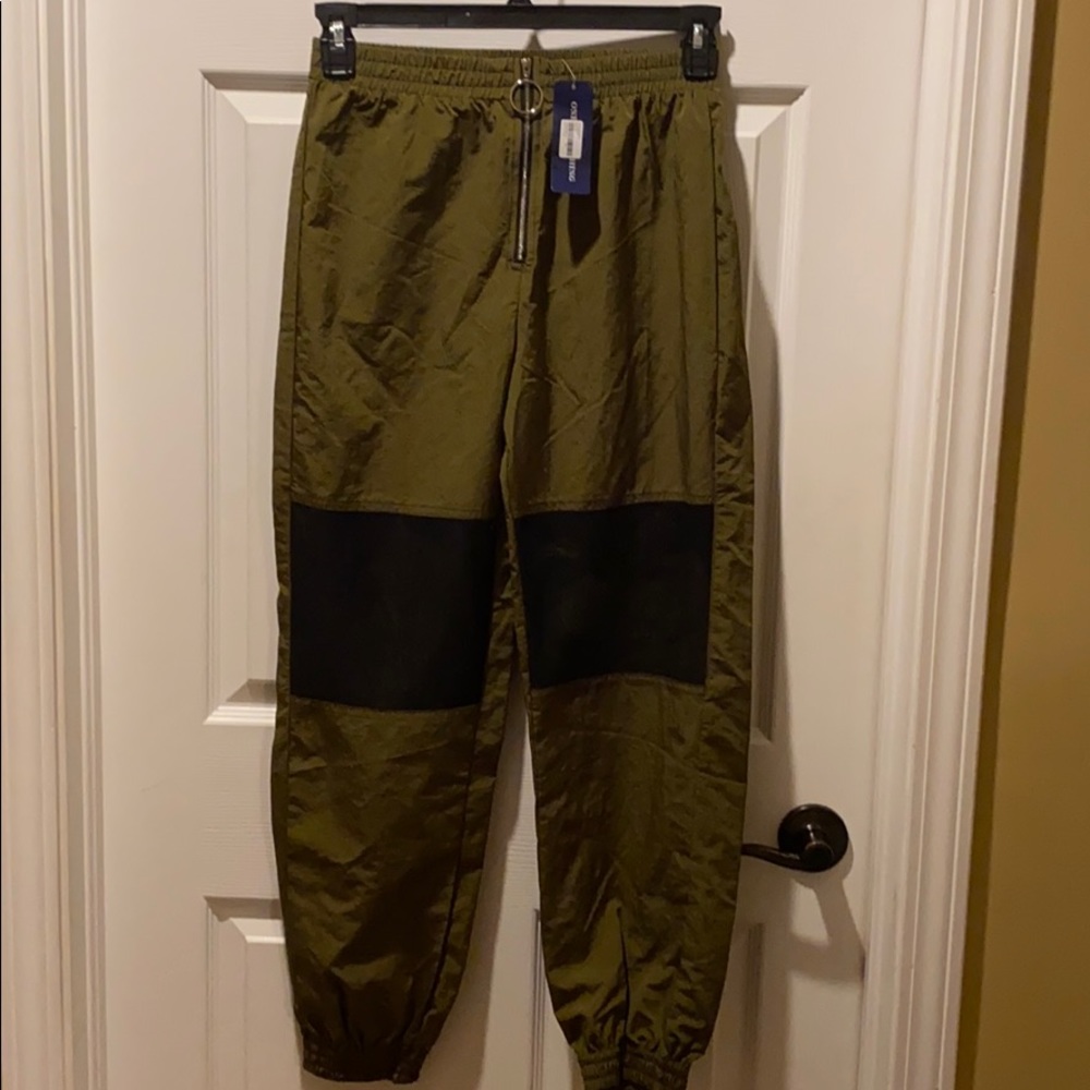 Windbreaker material pants - new with tags